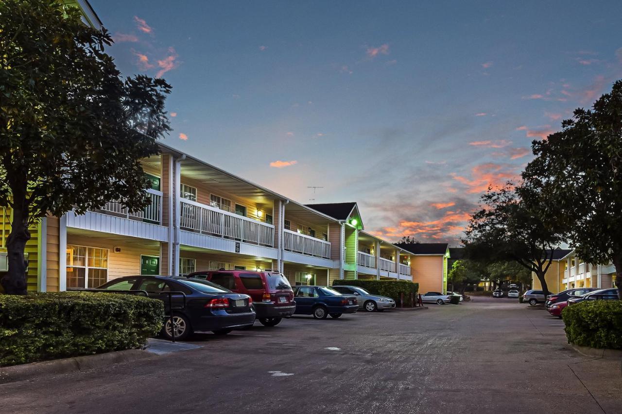 Hometowne Studios By Red Roof Dallas - North Addison - Tollway ภายนอก รูปภาพ