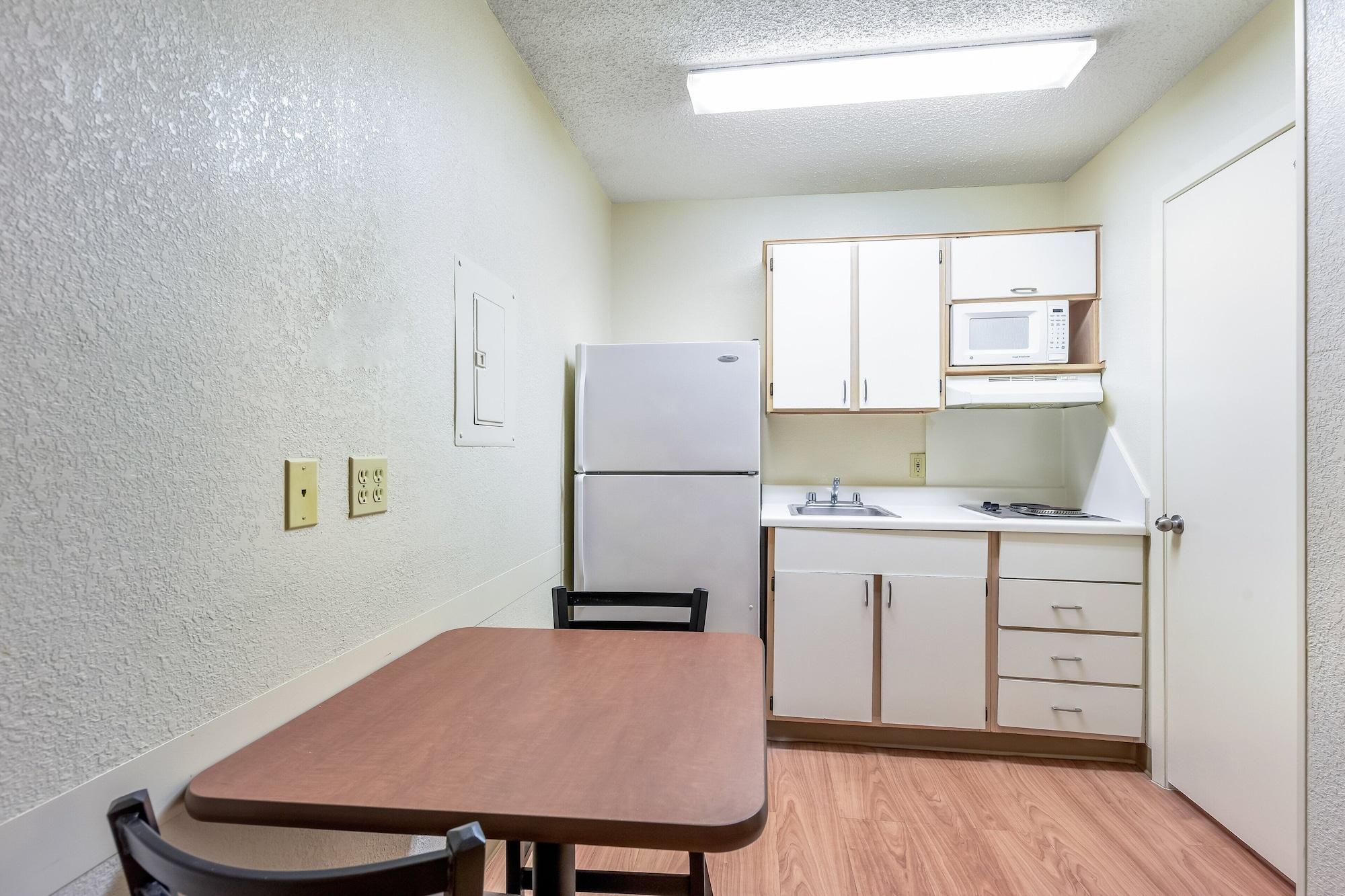 Hometowne Studios By Red Roof Dallas - North Addison - Tollway ภายนอก รูปภาพ