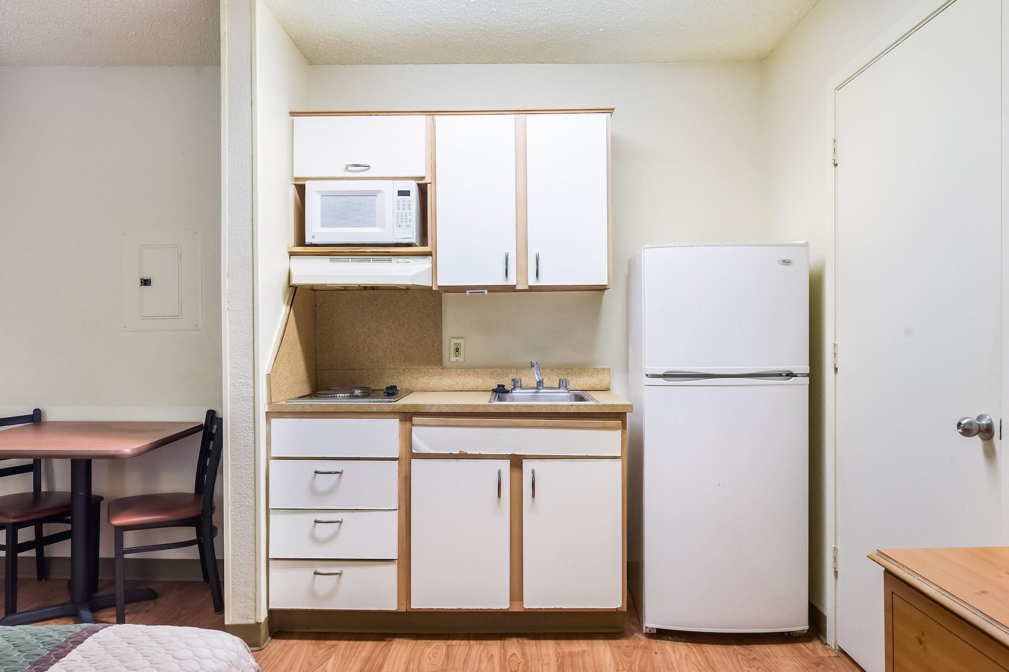Hometowne Studios By Red Roof Dallas - North Addison - Tollway ภายนอก รูปภาพ