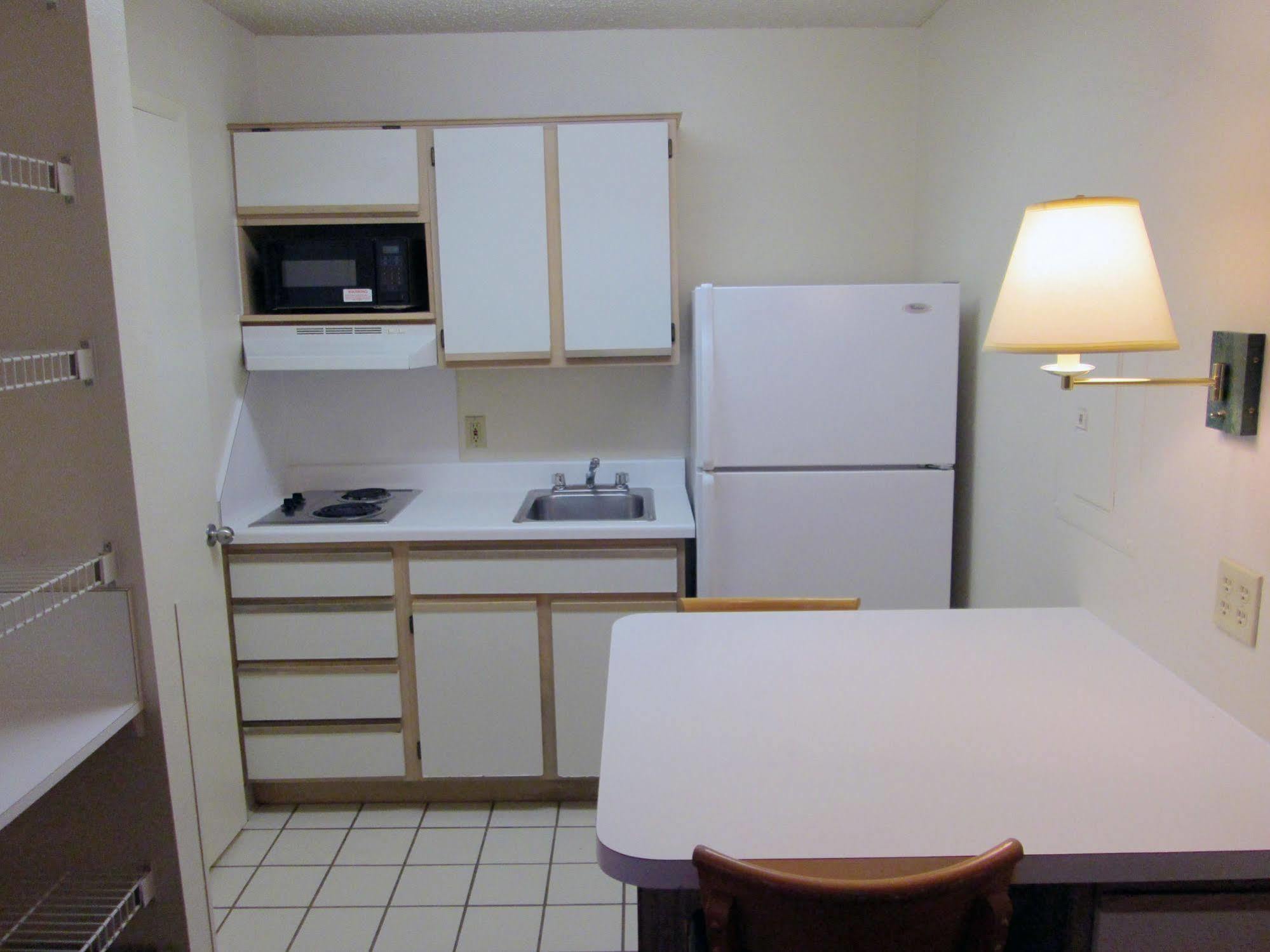 Hometowne Studios By Red Roof Dallas - North Addison - Tollway ภายนอก รูปภาพ