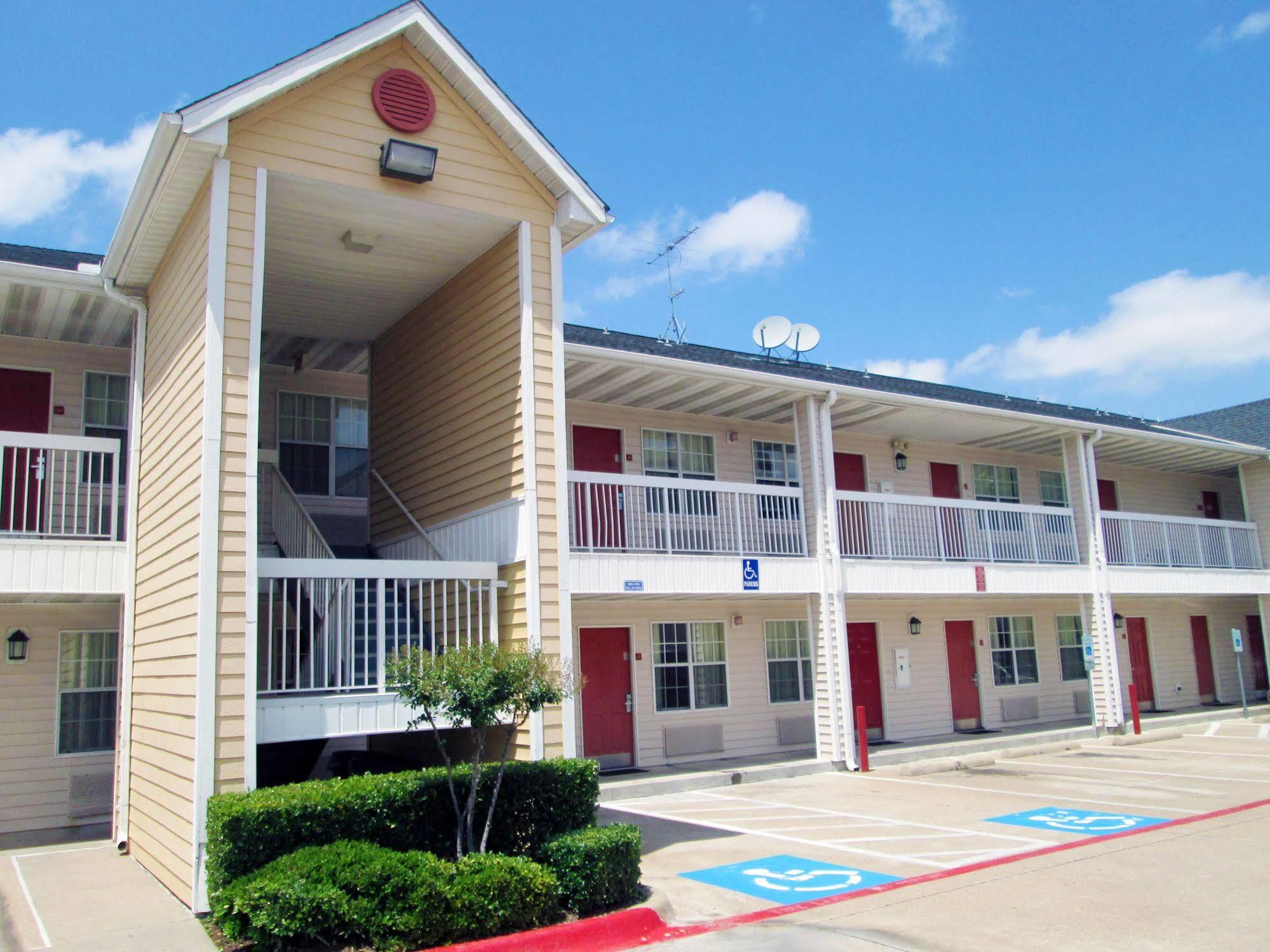 Hometowne Studios By Red Roof Dallas - North Addison - Tollway ภายนอก รูปภาพ